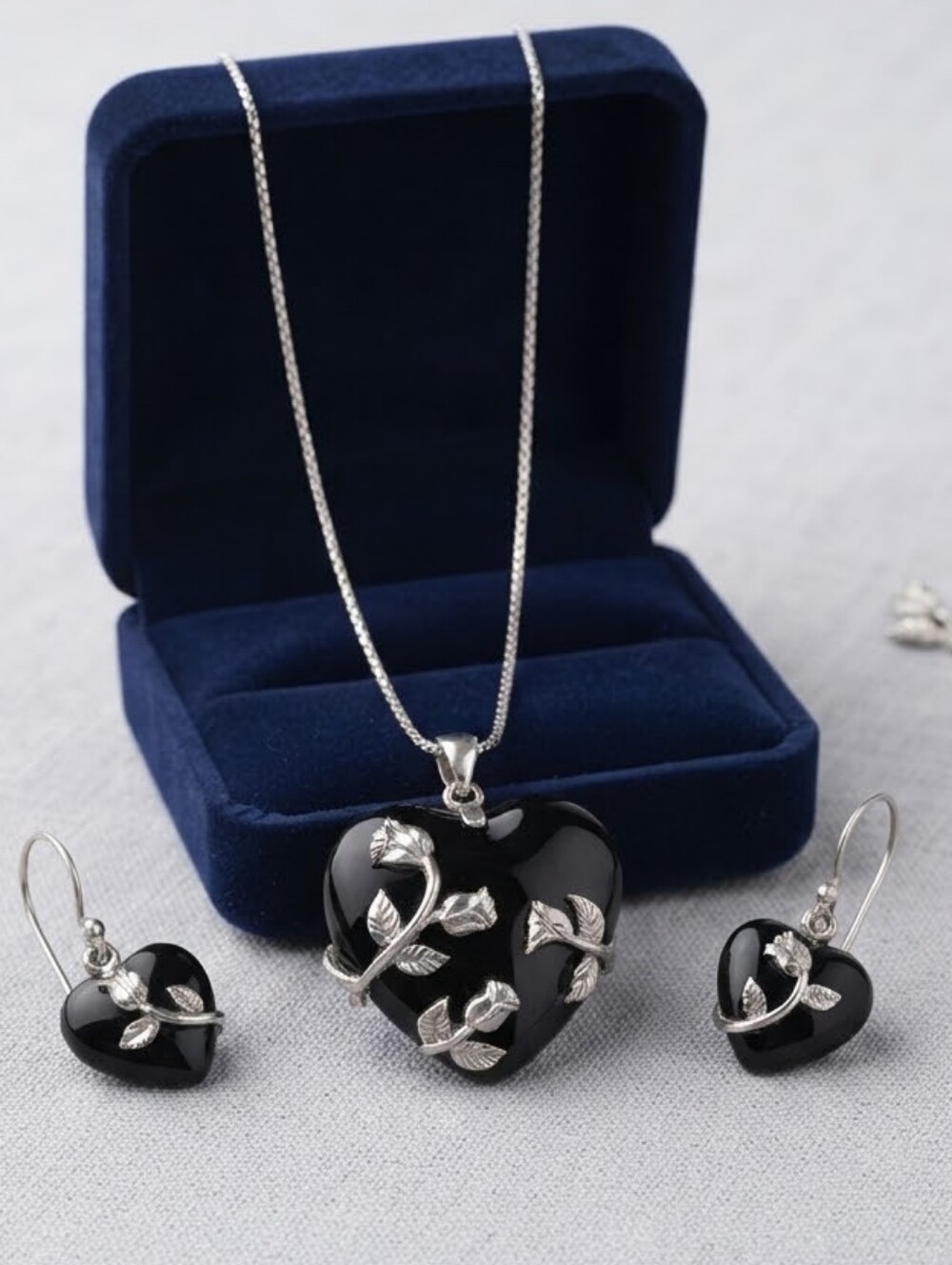 Vintage 925 Sterling Silver Black Onyx Heart Rose Vine Necklace & Earring Set